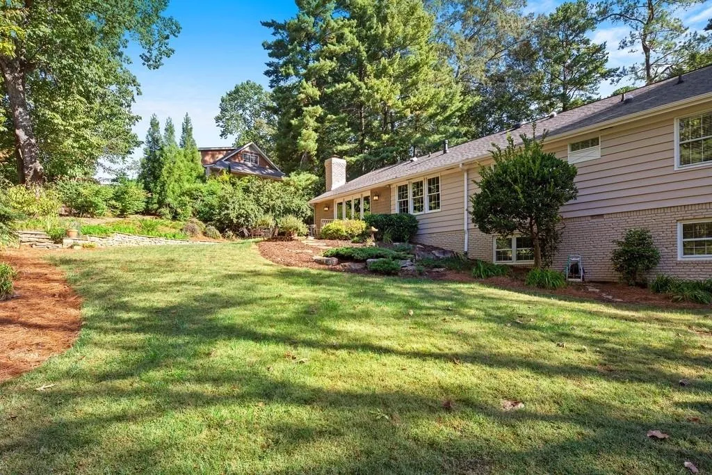 7040 Hunters Branch Drive, Sandy Springs, Georgia 30328, 4 Bedrooms Bedrooms, ,3 BathroomsBathrooms,Residential,Sold,7040 Hunters Branch Drive,6631808