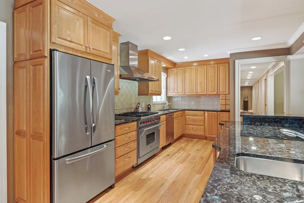 7040 Hunters Branch Drive, Sandy Springs, Georgia 30328, 4 Bedrooms Bedrooms, ,3 BathroomsBathrooms,Residential,Sold,7040 Hunters Branch Drive,6631808