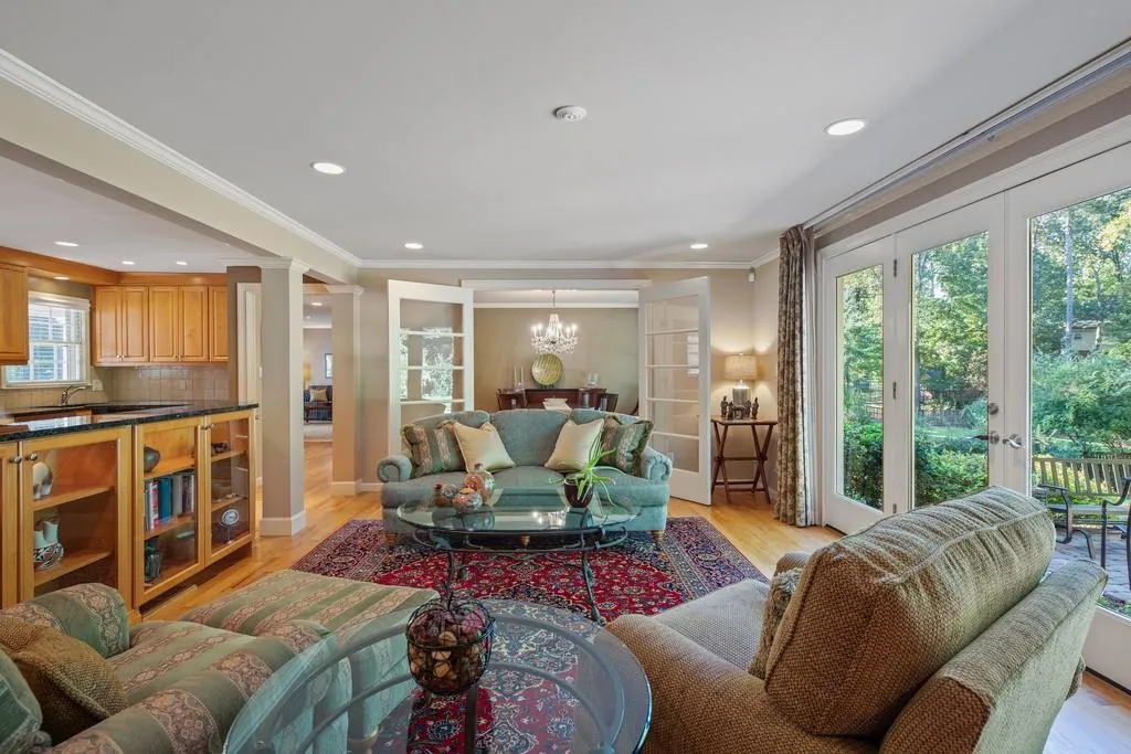 7040 Hunters Branch Drive, Sandy Springs, Georgia 30328, 4 Bedrooms Bedrooms, ,3 BathroomsBathrooms,Residential,Sold,7040 Hunters Branch Drive,6631808