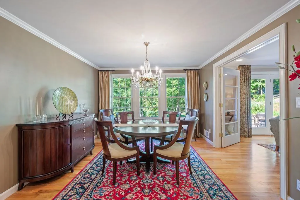 7040 Hunters Branch Drive, Sandy Springs, Georgia 30328, 4 Bedrooms Bedrooms, ,3 BathroomsBathrooms,Residential,Sold,7040 Hunters Branch Drive,6631808