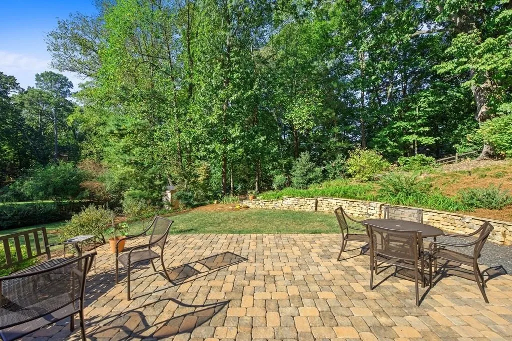 7040 Hunters Branch Drive, Sandy Springs, Georgia 30328, 4 Bedrooms Bedrooms, ,3 BathroomsBathrooms,Residential,Sold,7040 Hunters Branch Drive,6631808