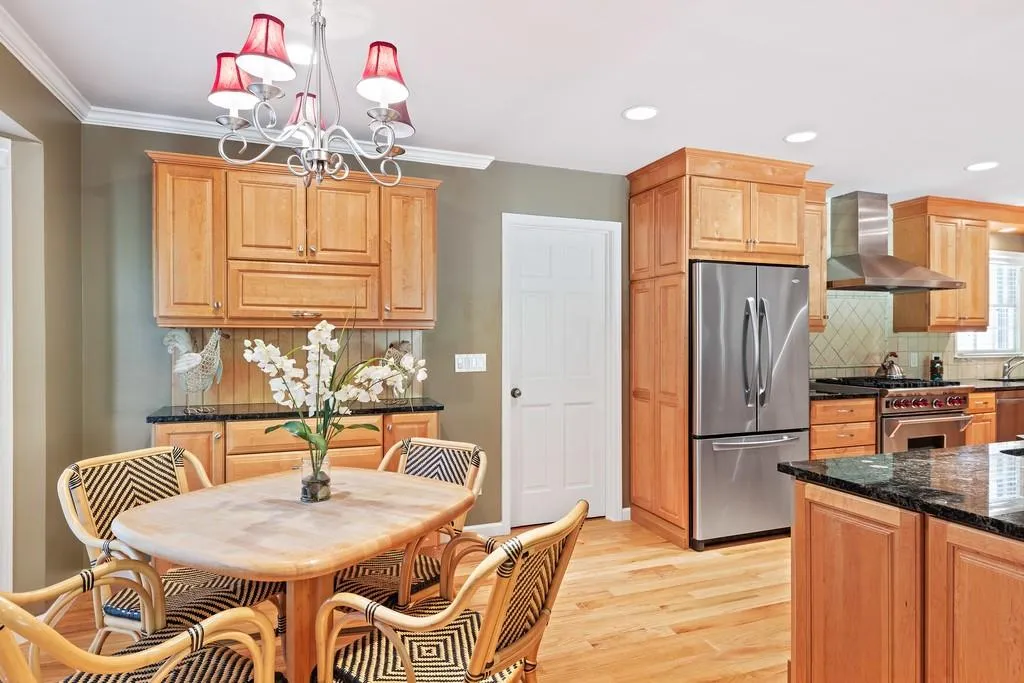 7040 Hunters Branch Drive, Sandy Springs, Georgia 30328, 4 Bedrooms Bedrooms, ,3 BathroomsBathrooms,Residential,Sold,7040 Hunters Branch Drive,6631808