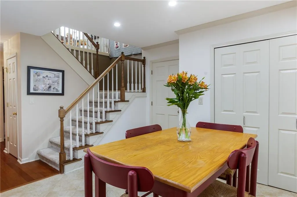 1129 Club Trace Ne, Brookhaven, Georgia 30319, 2 Bedrooms Bedrooms, ,2 BathroomsBathrooms,Residential,For Sale,1129 Club Trace Ne,7616704