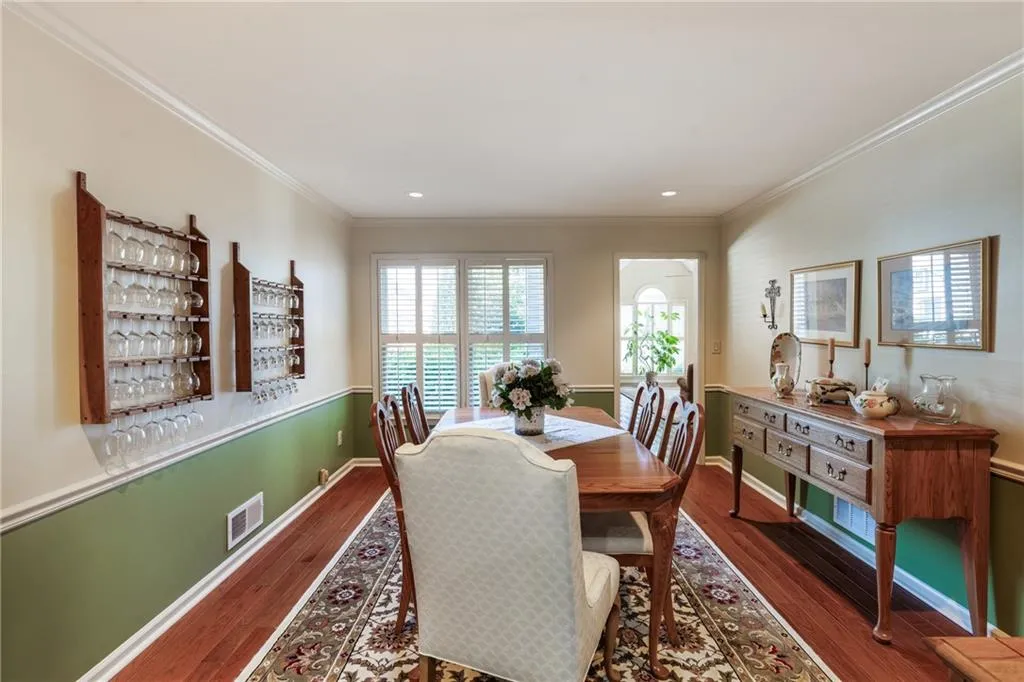 1129 Club Trace Ne, Brookhaven, Georgia 30319, 2 Bedrooms Bedrooms, ,2 BathroomsBathrooms,Residential,For Sale,1129 Club Trace Ne,7616704