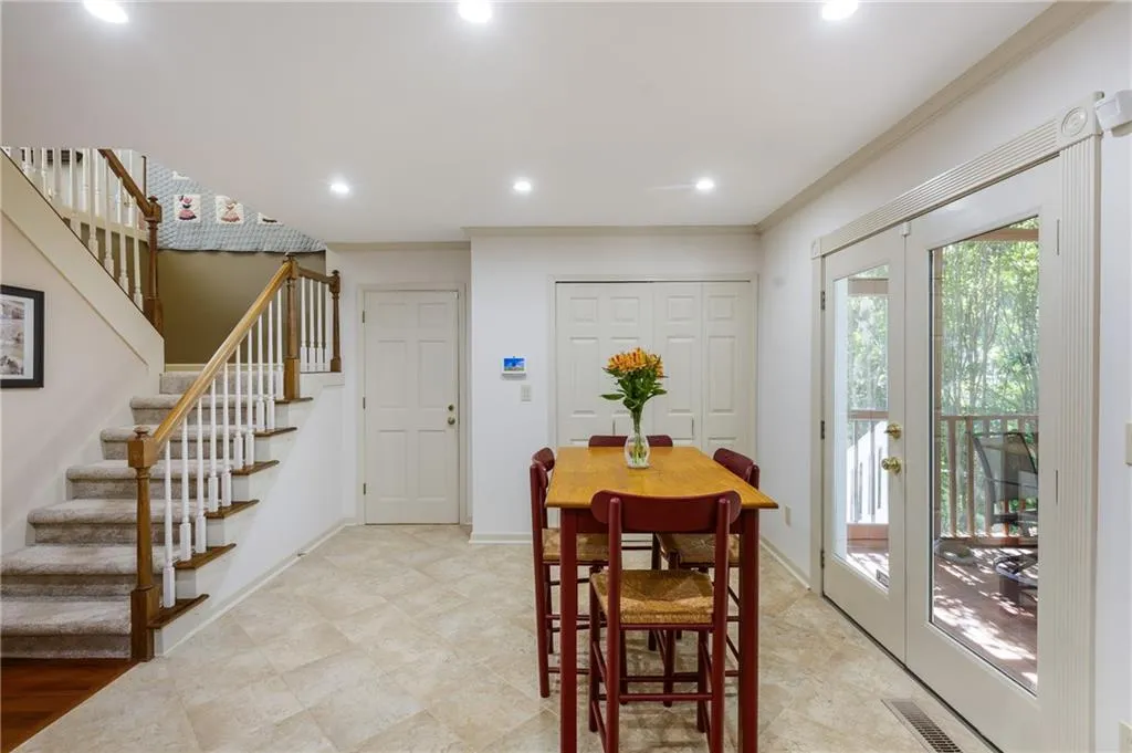 1129 Club Trace Ne, Brookhaven, Georgia 30319, 2 Bedrooms Bedrooms, ,2 BathroomsBathrooms,Residential,For Sale,1129 Club Trace Ne,7616704
