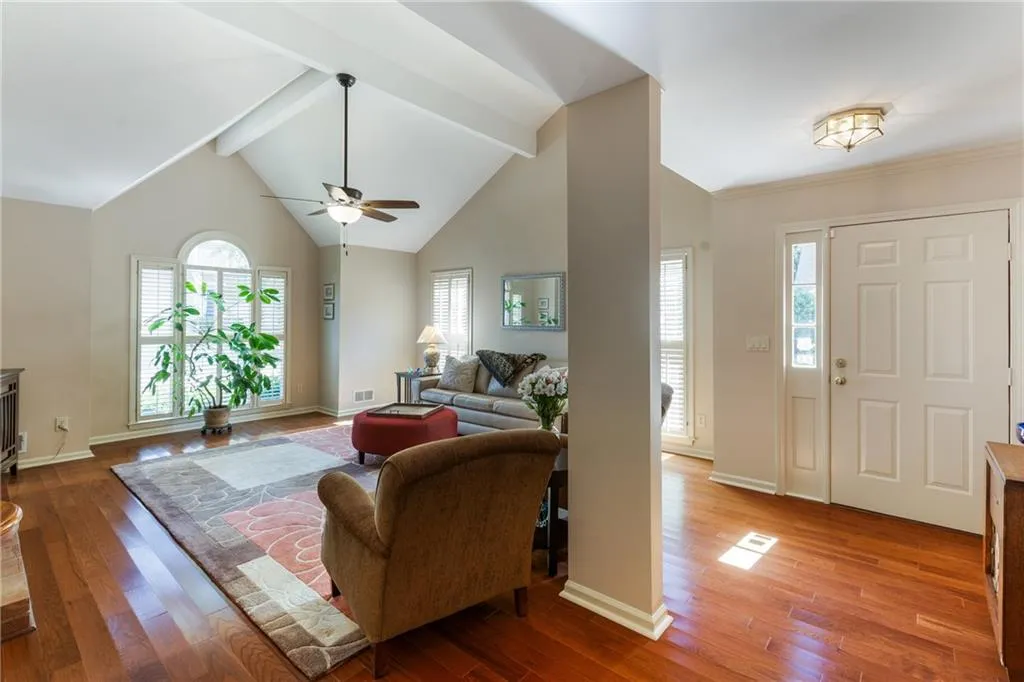 1129 Club Trace Ne, Brookhaven, Georgia 30319, 2 Bedrooms Bedrooms, ,2 BathroomsBathrooms,Residential,For Sale,1129 Club Trace Ne,7616704
