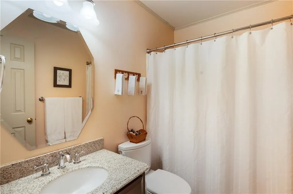 1129 Club Trace Ne, Brookhaven, Georgia 30319, 2 Bedrooms Bedrooms, ,2 BathroomsBathrooms,Residential,For Sale,1129 Club Trace Ne,7616704
