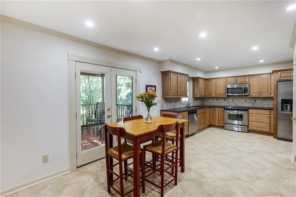 1129 Club Trace Ne, Brookhaven, Georgia 30319, 2 Bedrooms Bedrooms, ,2 BathroomsBathrooms,Residential,For Sale,1129 Club Trace Ne,7616704