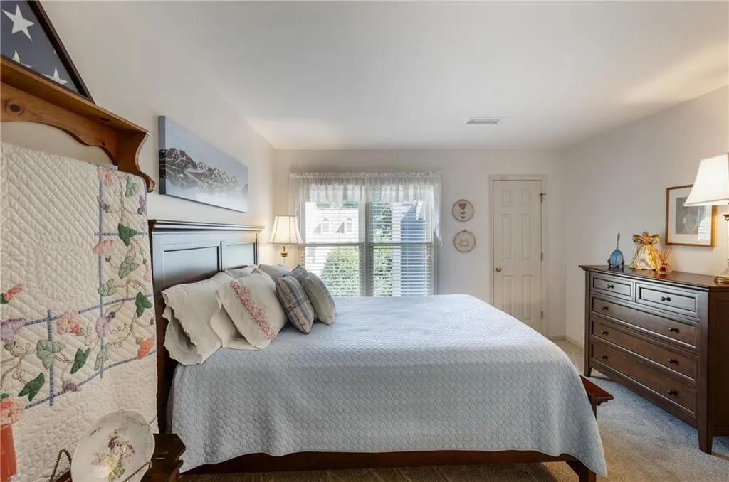 1129 Club Trace Ne, Brookhaven, Georgia 30319, 2 Bedrooms Bedrooms, ,2 BathroomsBathrooms,Residential,For Sale,1129 Club Trace Ne,7616704