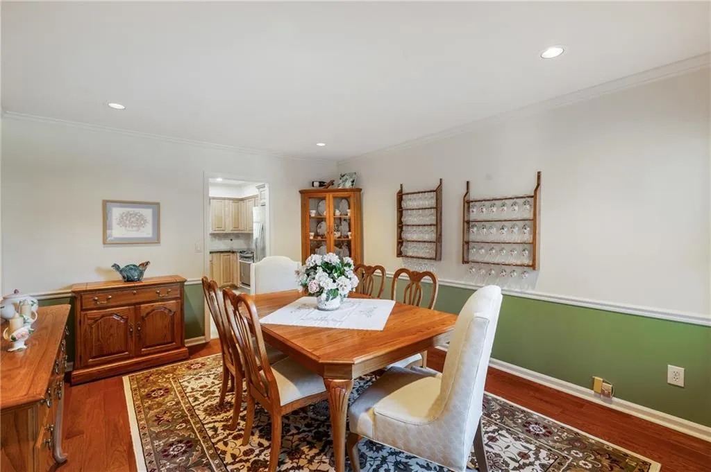 1129 Club Trace Ne, Brookhaven, Georgia 30319, 2 Bedrooms Bedrooms, ,2 BathroomsBathrooms,Residential,For Sale,1129 Club Trace Ne,7616704