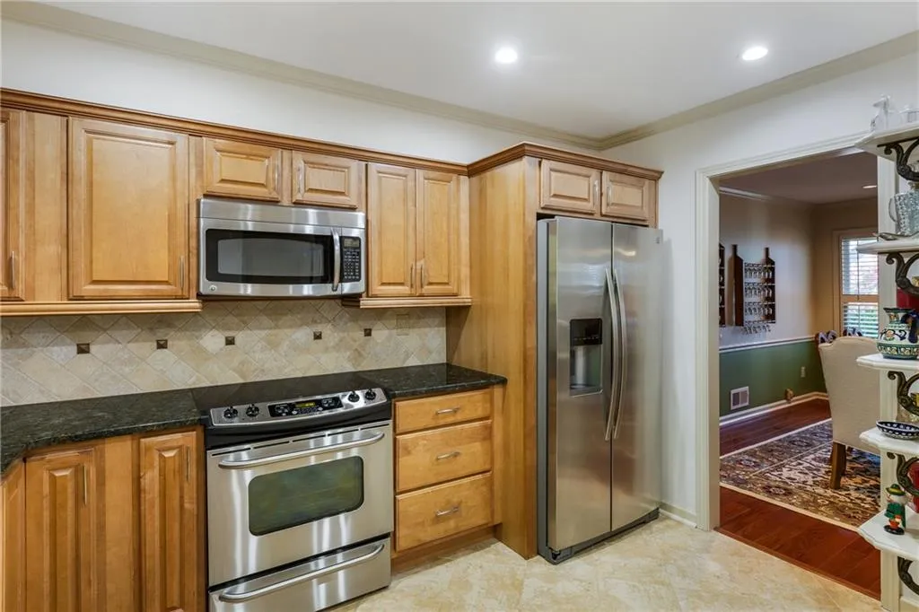 1129 Club Trace Ne, Brookhaven, Georgia 30319, 2 Bedrooms Bedrooms, ,2 BathroomsBathrooms,Residential,For Sale,1129 Club Trace Ne,7616704