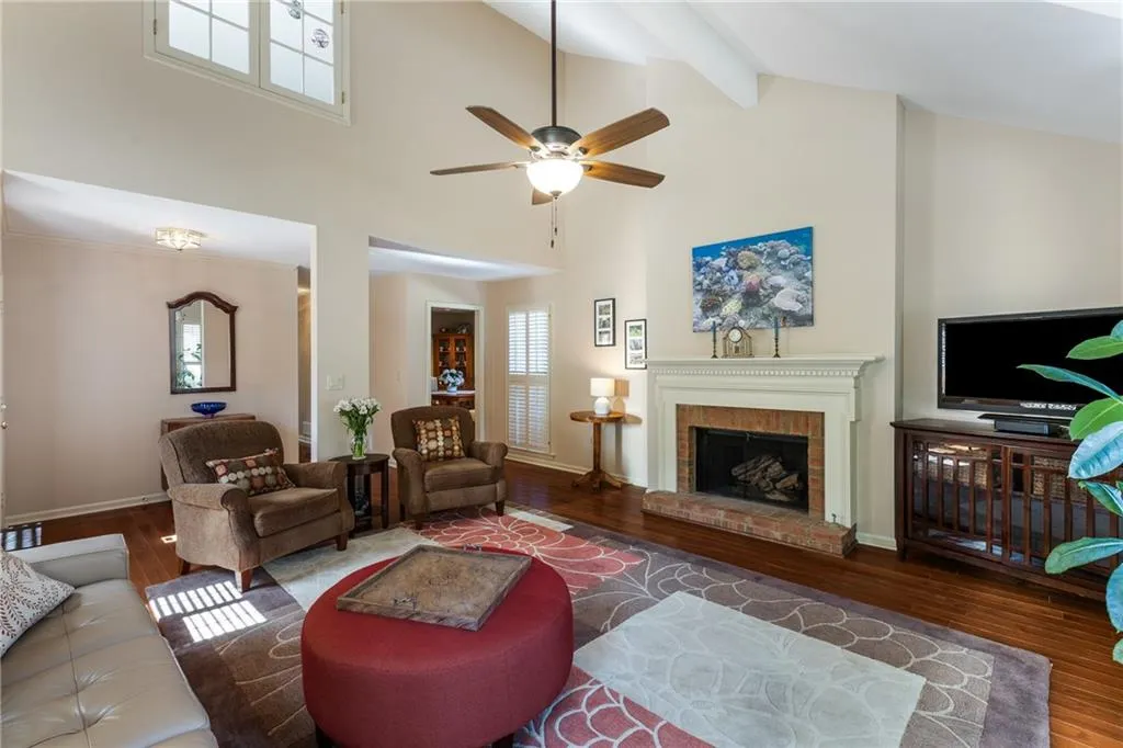 1129 Club Trace Ne, Brookhaven, Georgia 30319, 2 Bedrooms Bedrooms, ,2 BathroomsBathrooms,Residential,For Sale,1129 Club Trace Ne,7616704