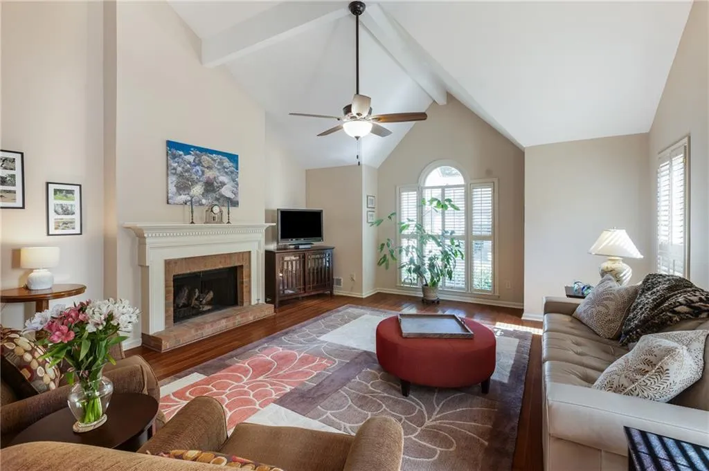 1129 Club Trace Ne, Brookhaven, Georgia 30319, 2 Bedrooms Bedrooms, ,2 BathroomsBathrooms,Residential,For Sale,1129 Club Trace Ne,7616704