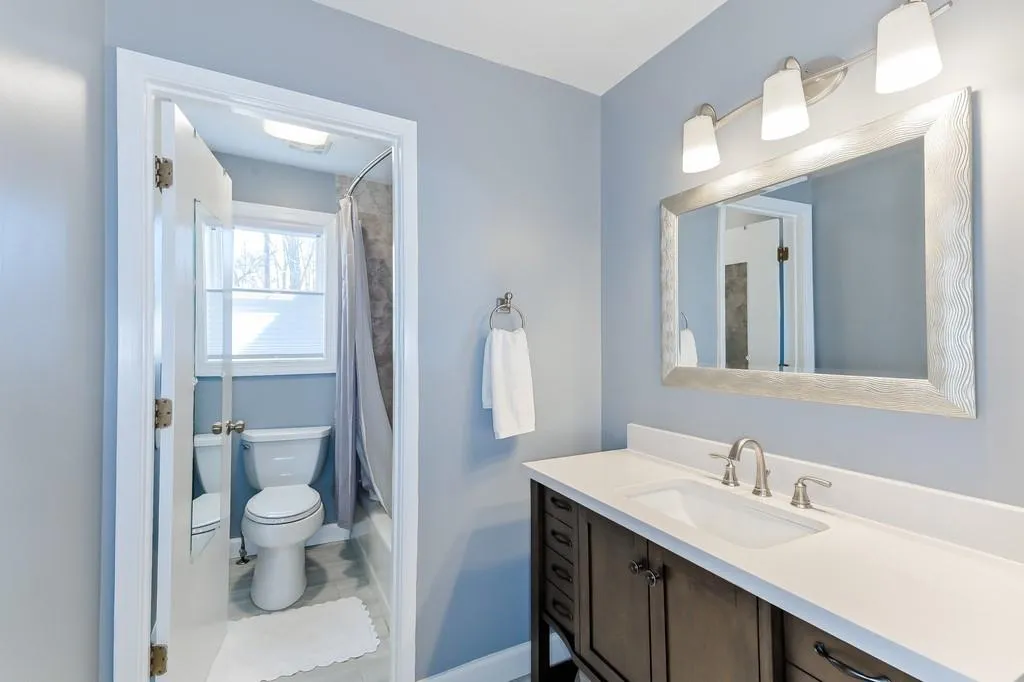 230 Marsh Glen Point, Sandy Springs, Georgia 30328, 5 Bedrooms Bedrooms, ,5 BathroomsBathrooms,Residential,Sold,230 Marsh Glen Point,6519288