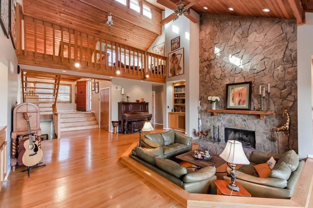 230 Marsh Glen Point, Sandy Springs, Georgia 30328, 5 Bedrooms Bedrooms, ,5 BathroomsBathrooms,Residential,Sold,230 Marsh Glen Point,6519288