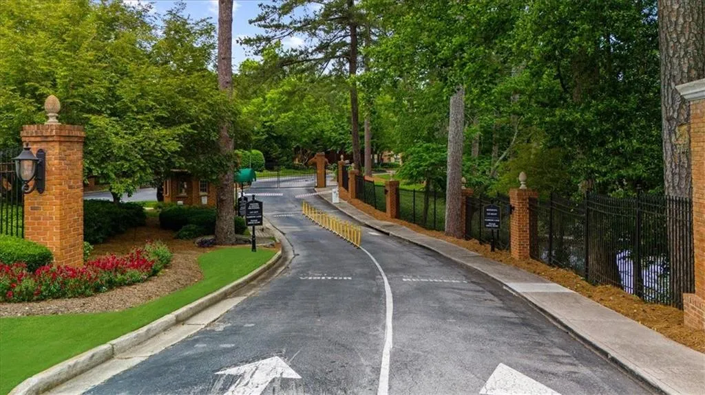 25305 Plantation Drive Ne, Atlanta, Georgia 30324, 2 Bedrooms Bedrooms, ,2 BathroomsBathrooms,Residential,For Sale,25305 Plantation Drive Ne,7617384
