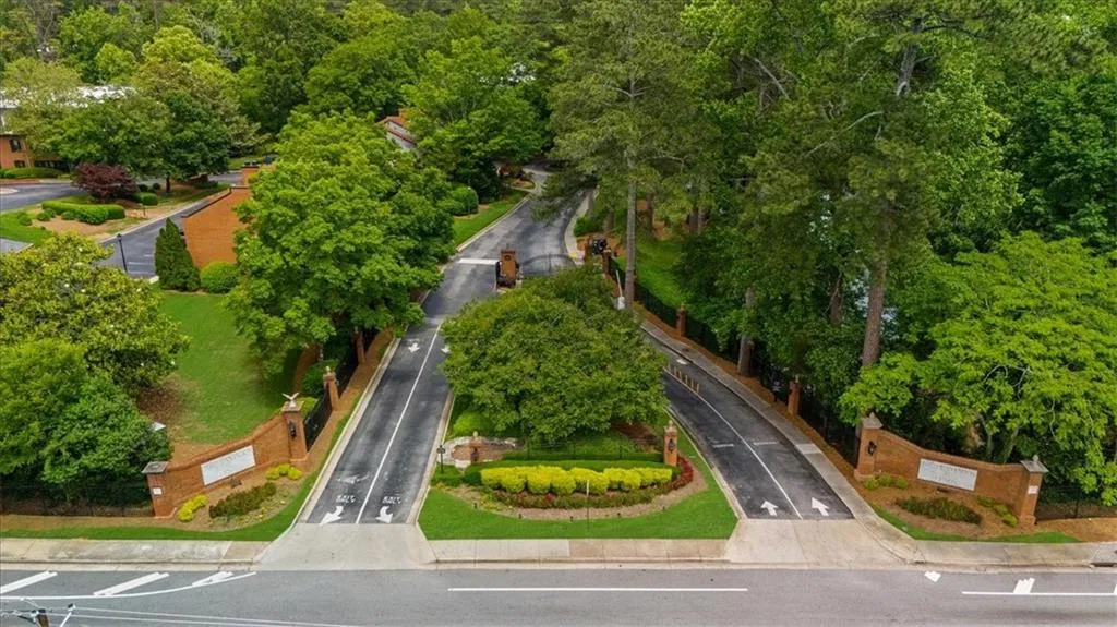 25305 Plantation Drive Ne, Atlanta, Georgia 30324, 2 Bedrooms Bedrooms, ,2 BathroomsBathrooms,Residential,For Sale,25305 Plantation Drive Ne,7617384