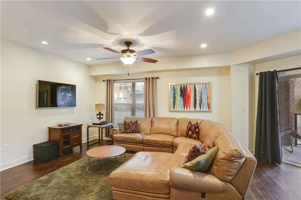 200 River Vista Drive Unit 116, Atlanta, Georgia 30339, 2 Bedrooms Bedrooms, ,2 BathroomsBathrooms,Residential,Sold,200 River Vista Drive Unit 116,6525181