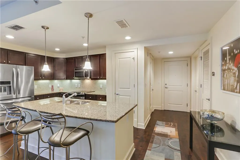 200 River Vista Drive Unit 116, Atlanta, Georgia 30339, 2 Bedrooms Bedrooms, ,2 BathroomsBathrooms,Residential,Sold,200 River Vista Drive Unit 116,6525181
