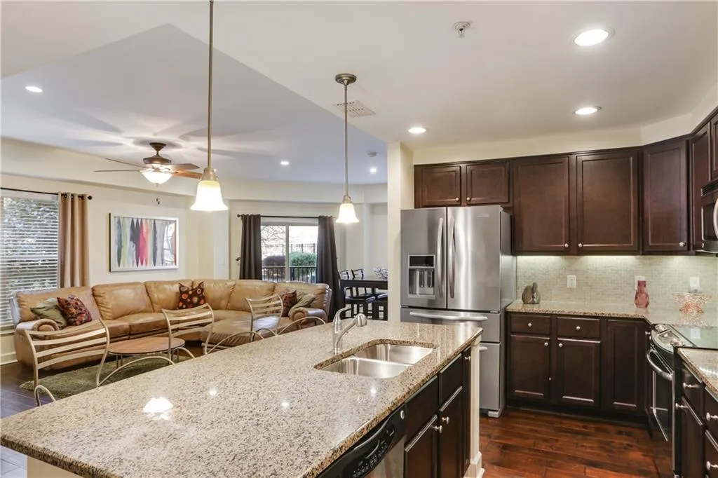 200 River Vista Drive Unit 116, Atlanta, Georgia 30339, 2 Bedrooms Bedrooms, ,2 BathroomsBathrooms,Residential,Sold,200 River Vista Drive Unit 116,6525181