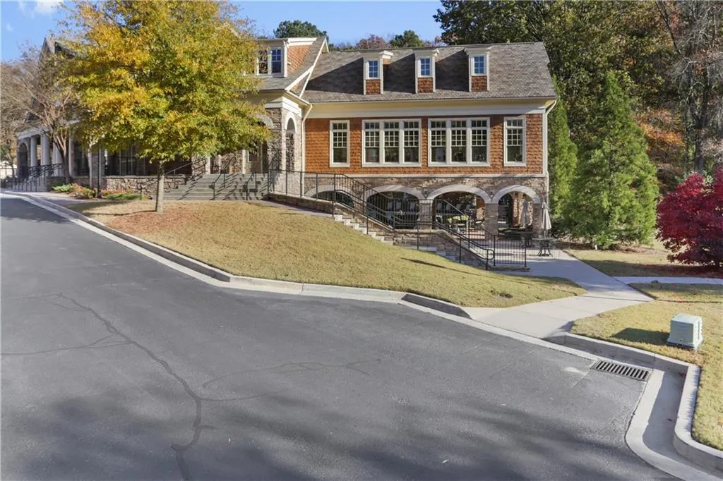200 River Vista Drive Unit 116, Atlanta, Georgia 30339, 2 Bedrooms Bedrooms, ,2 BathroomsBathrooms,Residential,Sold,200 River Vista Drive Unit 116,6525181