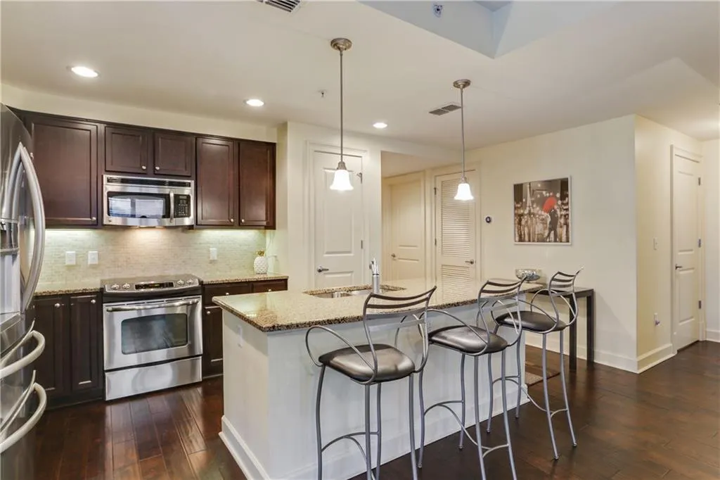 200 River Vista Drive Unit 116, Atlanta, Georgia 30339, 2 Bedrooms Bedrooms, ,2 BathroomsBathrooms,Residential,Sold,200 River Vista Drive Unit 116,6525181