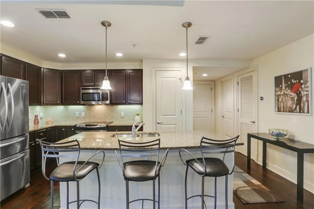 200 River Vista Drive Unit 116, Atlanta, Georgia 30339, 2 Bedrooms Bedrooms, ,2 BathroomsBathrooms,Residential,Sold,200 River Vista Drive Unit 116,6525181