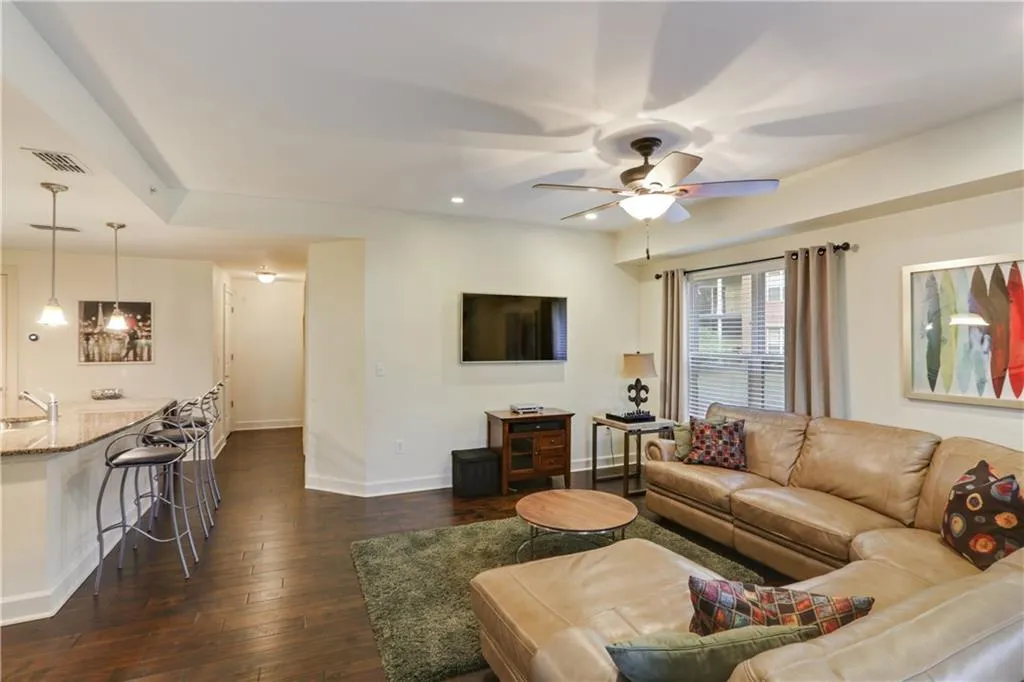 200 River Vista Drive Unit 116, Atlanta, Georgia 30339, 2 Bedrooms Bedrooms, ,2 BathroomsBathrooms,Residential,Sold,200 River Vista Drive Unit 116,6525181