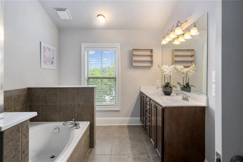 210 Le Gran Cove, Atlanta, Georgia 30328, 3 Bedrooms Bedrooms, ,2 BathroomsBathrooms,Residential,Sold,210 Le Gran Cove,6918222