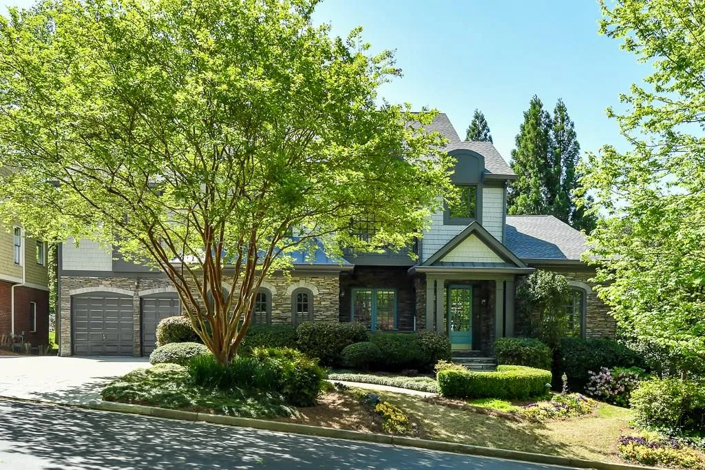 705 Lake Summit Drive, Atlanta, Georgia 30342, 5 Bedrooms Bedrooms, ,4 BathroomsBathrooms,Residential,Sold,705 Lake Summit Drive,6002140