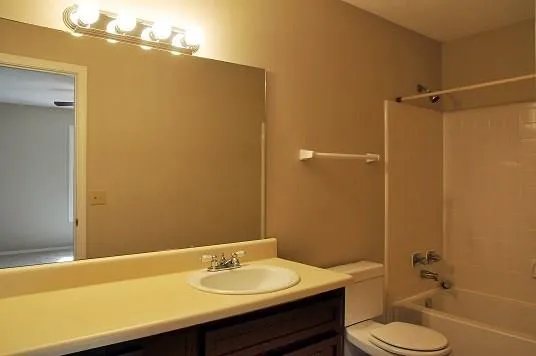 210 Gettysburg Place Unit 210, Sandy Springs, Georgia 30350, 2 Bedrooms Bedrooms, ,2 BathroomsBathrooms,Residential,Sold,210 Gettysburg Place Unit 210,5644194