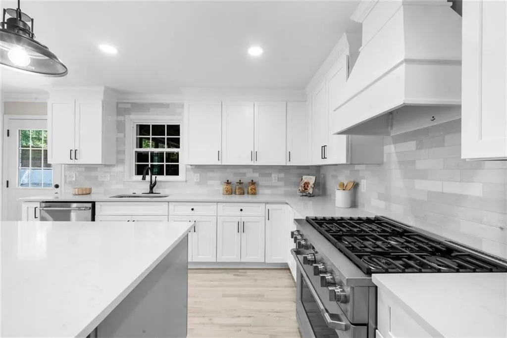 7300 Wynhill Drive, Atlanta, Georgia 30328, 4 Bedrooms Bedrooms, ,4 BathroomsBathrooms,Residential,For Sale,7300 Wynhill Drive,7631737