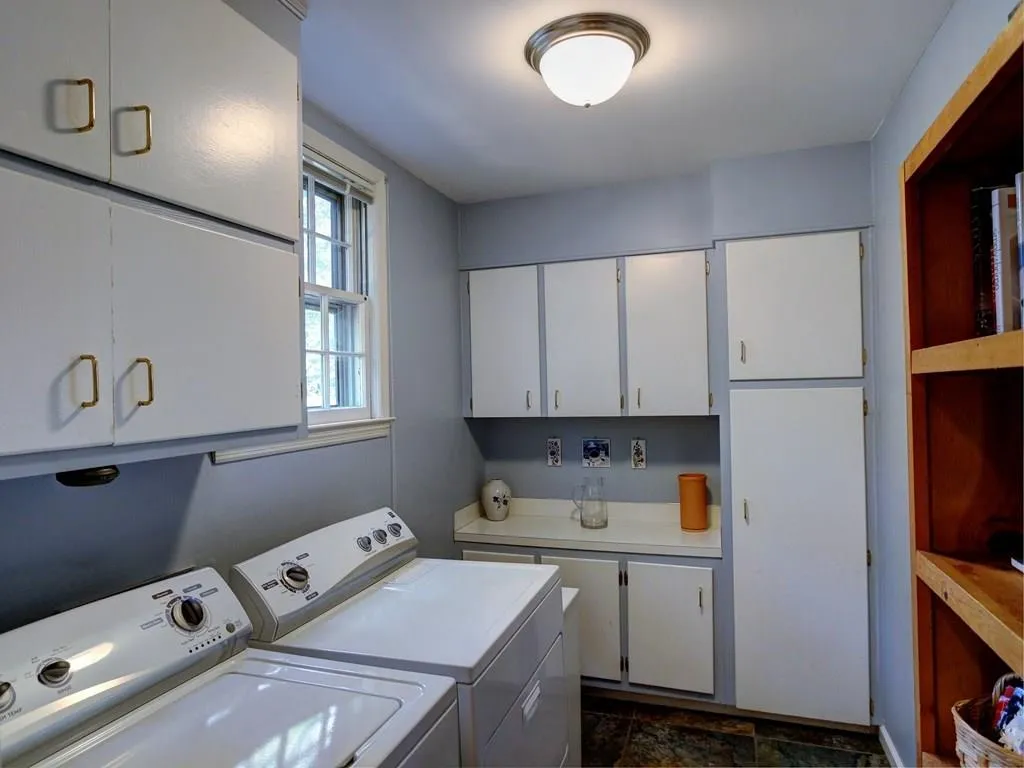 360 Thornwood Drive, Sandy Springs, Georgia 30328, 5 Bedrooms Bedrooms, ,2 BathroomsBathrooms,Residential,Sold,360 Thornwood Drive,5908914