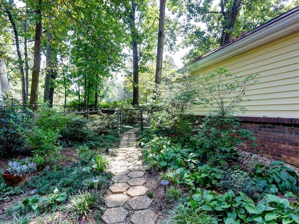 360 Thornwood Drive, Sandy Springs, Georgia 30328, 5 Bedrooms Bedrooms, ,2 BathroomsBathrooms,Residential,Sold,360 Thornwood Drive,5908914