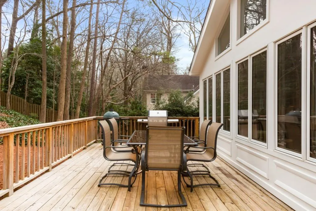 6225 River Shore Parkway, Sandy Springs, Georgia 30328, 3 Bedrooms Bedrooms, ,3 BathroomsBathrooms,Residential,Sold,6225 River Shore Parkway,6841915