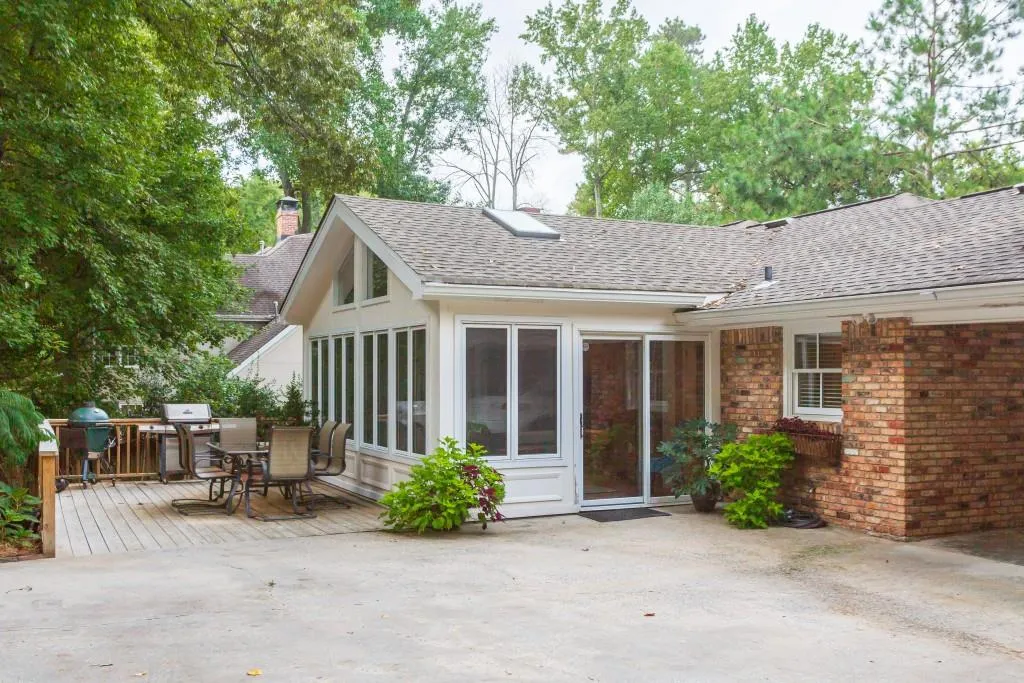 6225 River Shore Parkway, Sandy Springs, Georgia 30328, 3 Bedrooms Bedrooms, ,3 BathroomsBathrooms,Residential,Sold,6225 River Shore Parkway,6841915