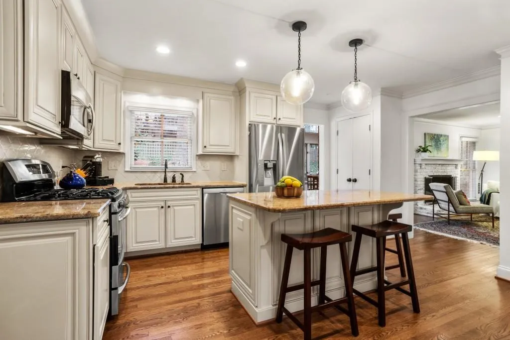 6225 River Shore Parkway, Sandy Springs, Georgia 30328, 3 Bedrooms Bedrooms, ,3 BathroomsBathrooms,Residential,Sold,6225 River Shore Parkway,6841915