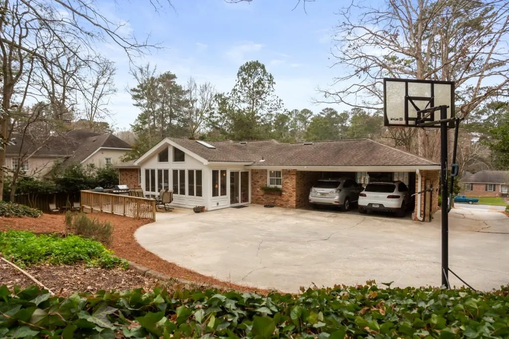 6225 River Shore Parkway, Sandy Springs, Georgia 30328, 3 Bedrooms Bedrooms, ,3 BathroomsBathrooms,Residential,Sold,6225 River Shore Parkway,6841915