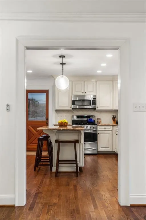 6225 River Shore Parkway, Sandy Springs, Georgia 30328, 3 Bedrooms Bedrooms, ,3 BathroomsBathrooms,Residential,Sold,6225 River Shore Parkway,6841915