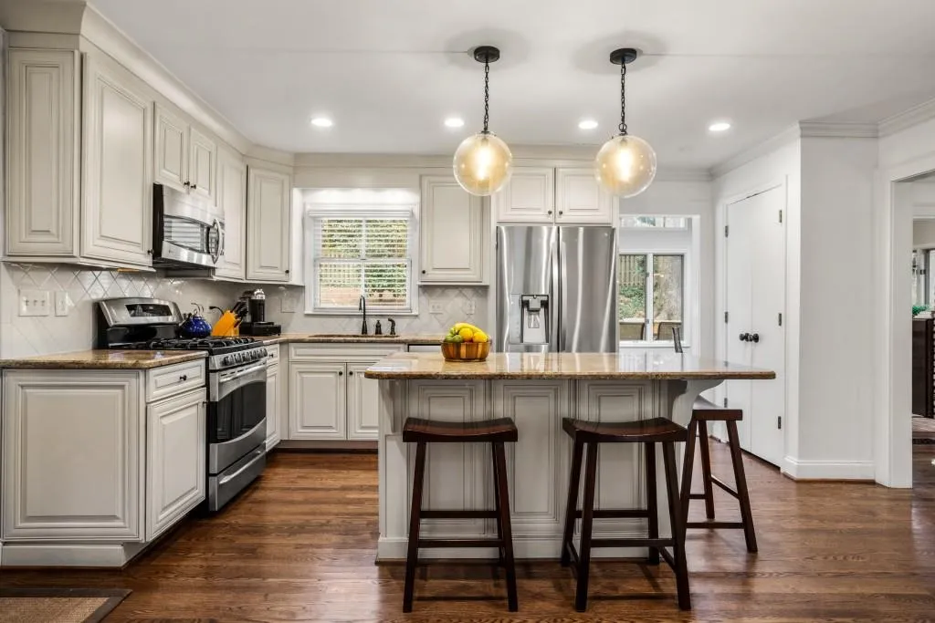 6225 River Shore Parkway, Sandy Springs, Georgia 30328, 3 Bedrooms Bedrooms, ,3 BathroomsBathrooms,Residential,Sold,6225 River Shore Parkway,6841915