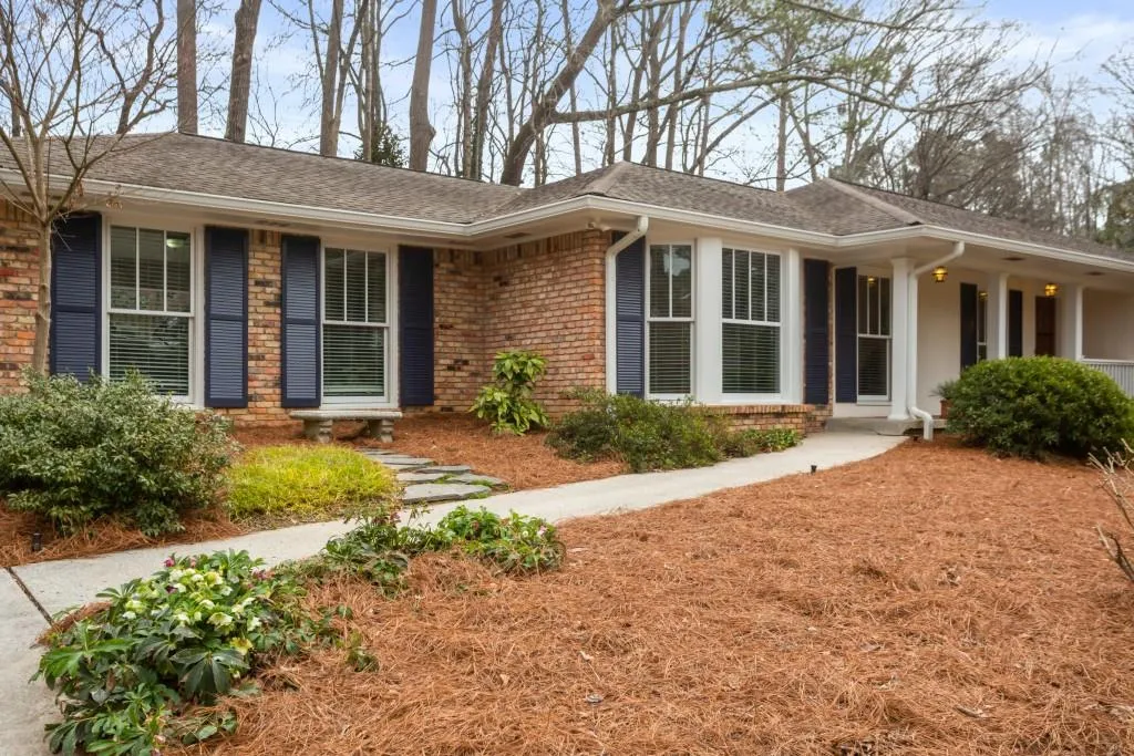 6225 River Shore Parkway, Sandy Springs, Georgia 30328, 3 Bedrooms Bedrooms, ,3 BathroomsBathrooms,Residential,Sold,6225 River Shore Parkway,6841915