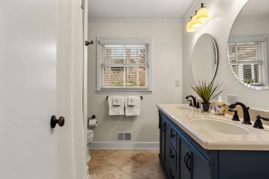 6225 River Shore Parkway, Sandy Springs, Georgia 30328, 3 Bedrooms Bedrooms, ,3 BathroomsBathrooms,Residential,Sold,6225 River Shore Parkway,6841915