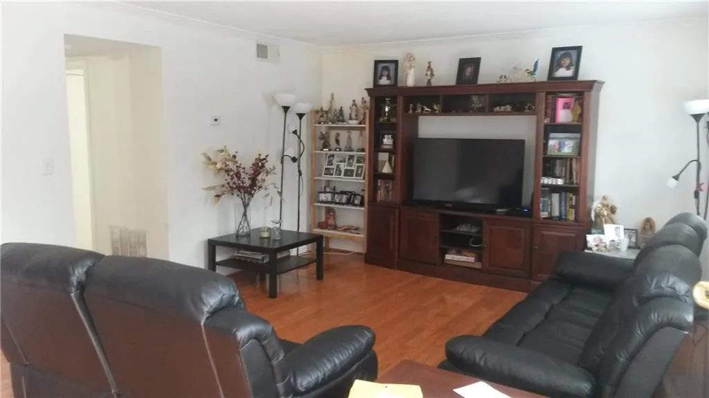 6900 Roswell Road Unit N2, Sandy Springs, Georgia 30328, 3 Bedrooms Bedrooms, ,2 BathroomsBathrooms,Residential,Sold,6900 Roswell Road Unit N2,5903769