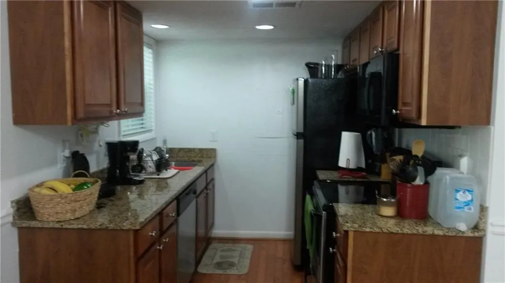 6900 Roswell Road Unit N2, Sandy Springs, Georgia 30328, 3 Bedrooms Bedrooms, ,2 BathroomsBathrooms,Residential,Sold,6900 Roswell Road Unit N2,5903769