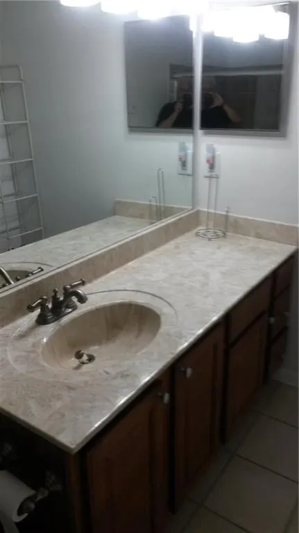 6900 Roswell Road Unit N2, Sandy Springs, Georgia 30328, 3 Bedrooms Bedrooms, ,2 BathroomsBathrooms,Residential,Sold,6900 Roswell Road Unit N2,5903769