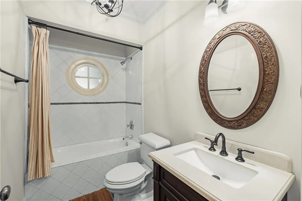 Hall Full Bathroom 1st Floor