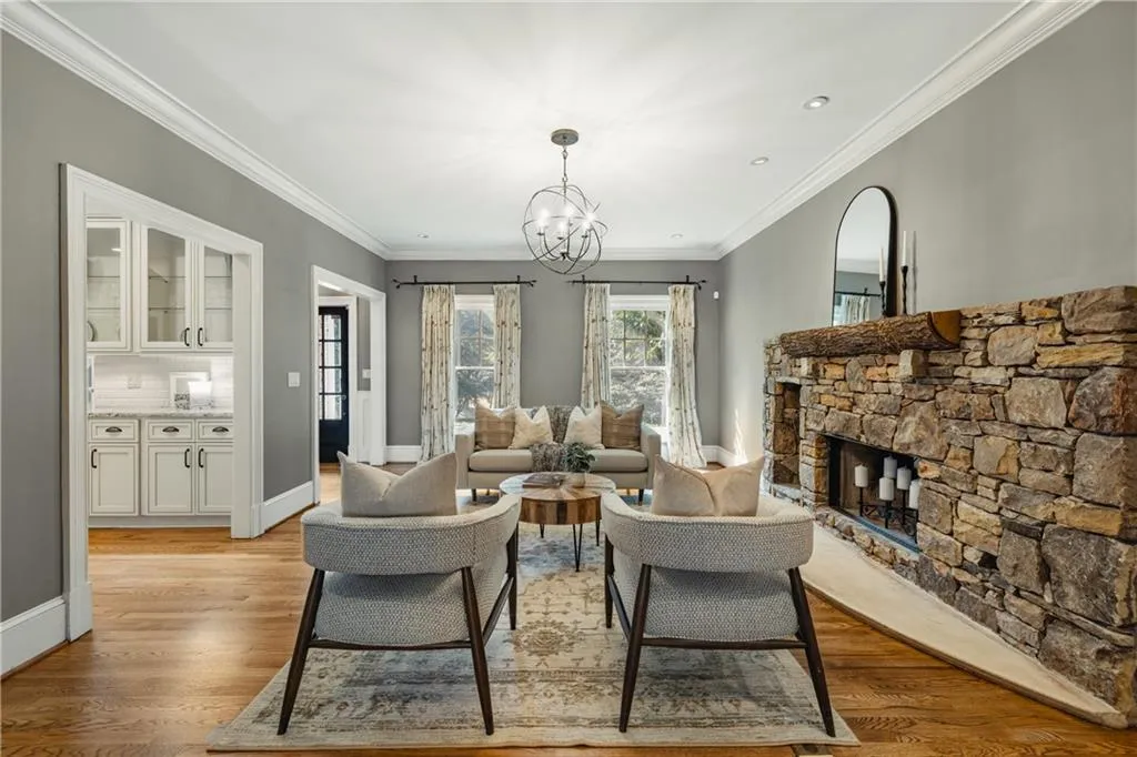 2813 W Roxboro Road Ne, Atlanta, Georgia 30324, 6 Bedrooms Bedrooms, ,6 BathroomsBathrooms,Residential,For Sale,2813 W Roxboro Road Ne,7649352