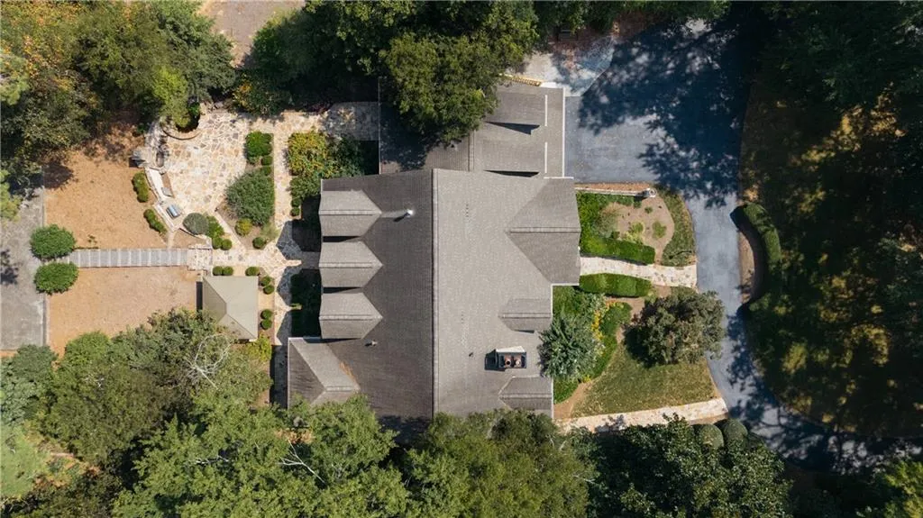 2813 W Roxboro Road Ne, Atlanta, Georgia 30324, 6 Bedrooms Bedrooms, ,6 BathroomsBathrooms,Residential,For Sale,2813 W Roxboro Road Ne,7649352