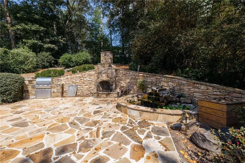 2813 W Roxboro Road Ne, Atlanta, Georgia 30324, 6 Bedrooms Bedrooms, ,6 BathroomsBathrooms,Residential,For Sale,2813 W Roxboro Road Ne,7649352
