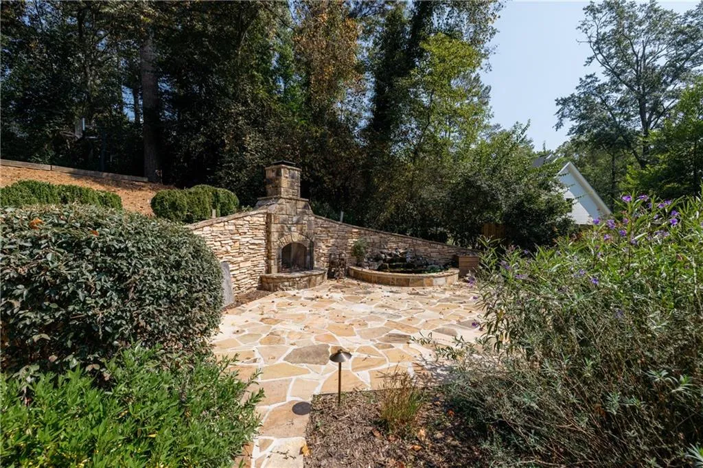 2813 W Roxboro Road Ne, Atlanta, Georgia 30324, 6 Bedrooms Bedrooms, ,6 BathroomsBathrooms,Residential,For Sale,2813 W Roxboro Road Ne,7649352